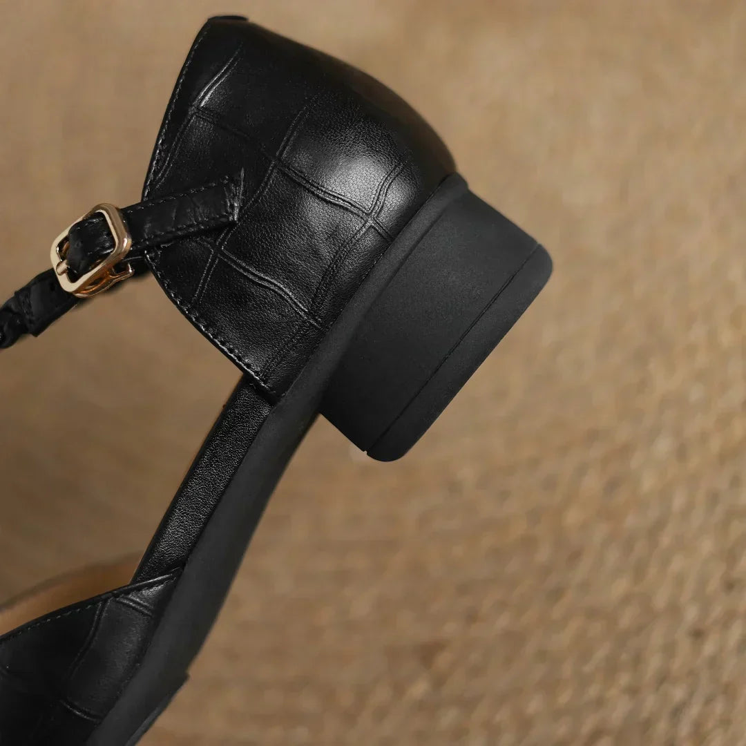 Vittoria | Mary Jane Donna