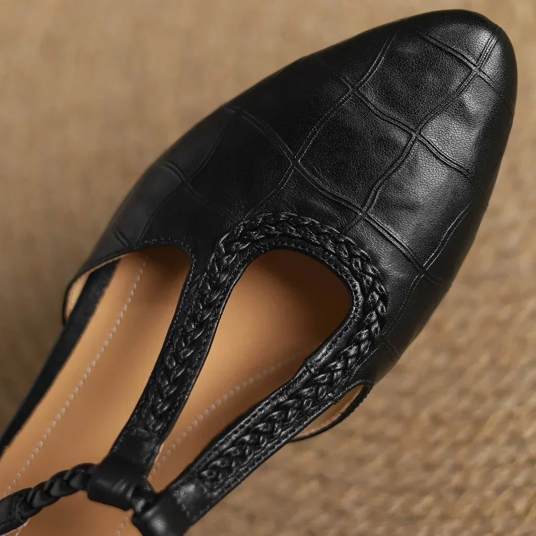 Vittoria | Mary Jane Donna