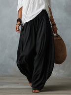 Completo con top bianco a spalle scoperte e pantaloni a zampa stile lanterna